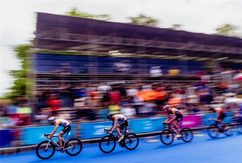 Bob Haller (2.v.l.) lag bis zu seinem Sturz gut im Rennen
