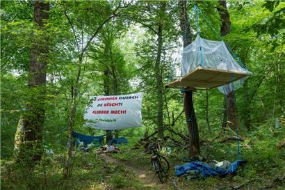 „Bobi bleift“ protestierte gegen die 139 Millionen Euro teure geplante Umgehungsstraße für Niederkerschen
