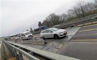 Bodenschwelle („Ralentisseur“) auf der A1 hinter der Aire de Wasserbillig
