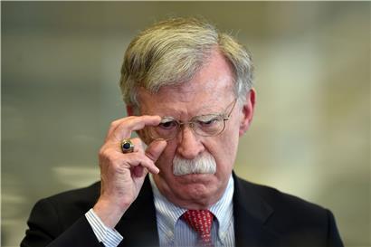 Bolton wirft Trump vor, seine persönlichen Interessen über die des Landes gestellt und sein Amt wiederholt dafür missbraucht zu haben
