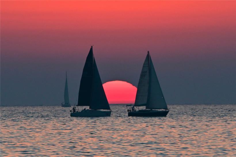 Boote auf dem Meer vor Dubai. Die Golf-Staaten könnten Europas nächster Freihandelspartner werden.
