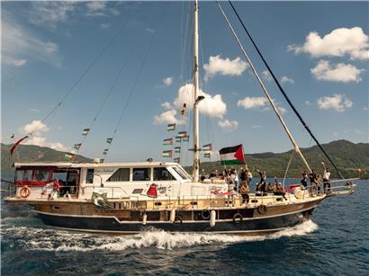 Boote der Global Sumud Flotilla verlassen den Hafen von Marmaris, Türkei, auf dem Weg nach Gaza zur humanitären Mission
