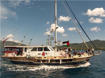 Boote der Global Sumud Flotilla verlassen den Hafen von Marmaris, Türkei, auf dem Weg nach Gaza zur humanitären Mission