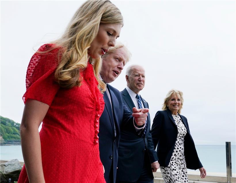 Boris Johnson (2.v.l), seine Ehefrau Carrie Johnson (l.) sowie Joe Biden und First Lady Jill Biden während eines Treffens im Vorfeld des G7-Gipfels
