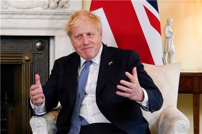 Boris Johnson darf weiter in 10 Downing Street rumwursteln
