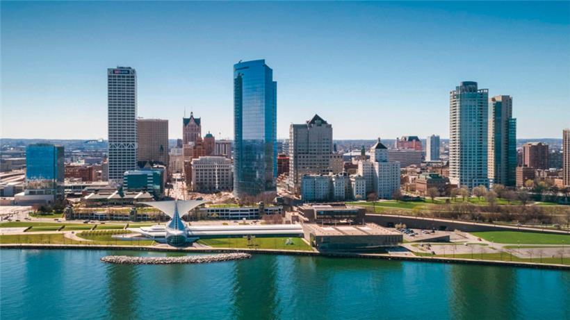 Botschafter Barrett hat 18 Jahre lang als Bürgermeister von Milwaukee gedient. Die Großstadt im Bundesstaat Wisconsin liegt am Lake Michigan und ist Heimat vom Kult-Motorrad Harley-Davidson.
