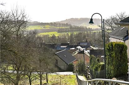 Bous hat die Initiative für die Fusion gestartet. Die Gemeinde hat rund 1.600 Einwohner und besteht aus den Ortschaften Bous, Assel, Erpeldingen und Rollingen. Am 17. März findet eine Infoveranstaltung statt und am 3. April ist das Referendum. 
