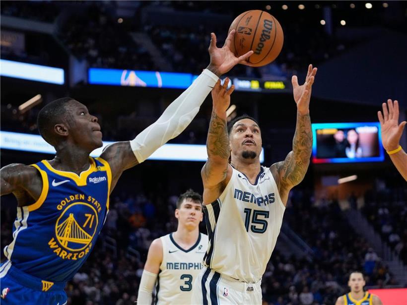 Brandon Clarke NBA-Spieler mit Trikot Nummer 15 auf dem Basketballfeld seit 2019