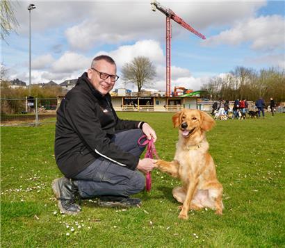 Bravo, Bailey! Im Gaspericher Dressurverein findet sonntagmorgens regelmäßig ein Gruppentraining zur Leinenführigkeit statt.
