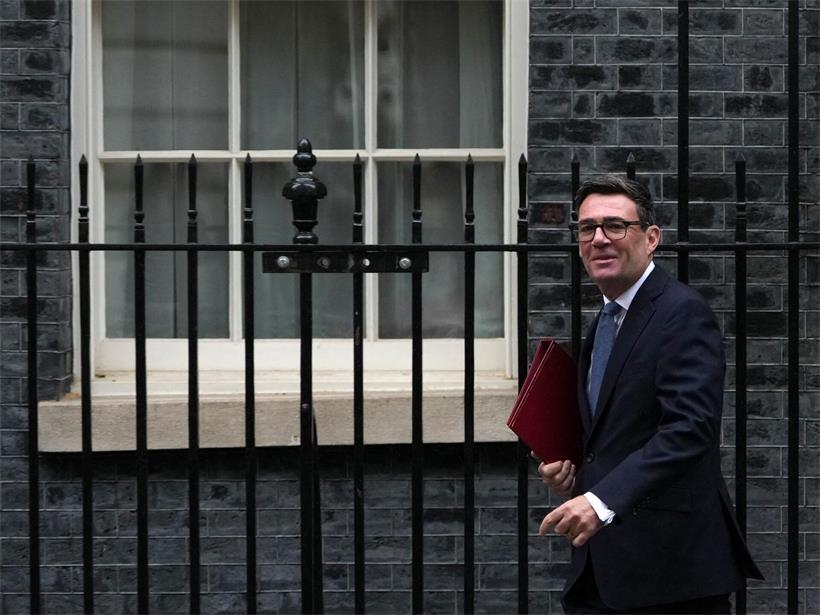Bringt den Anti-Neoliberalismus zurück: der britische Premierminister Andy Burnham vor seinem Amtssitz in 10 Downing Street