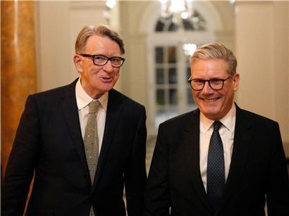 Peter Mandelson und Labour-Premier Starmer diskutieren mögliche politische Folgen der Ernennung in Großbritannien.
