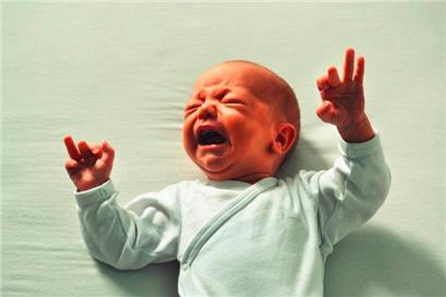 Bronchiolitis ist eine Virusinfektion, die vor allem die Atemwege von Säuglingen und kleinen Kindern unter 24 Monaten befällt
