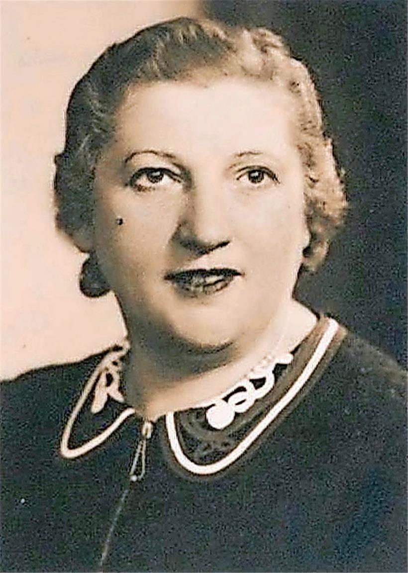 Bronia Gelber-Springut mit 43 Jahren, 1938
