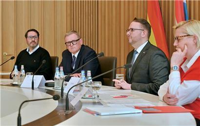 Bruno Cavaleiro, Paul Zenners, Christian Weis und Josée Hansen präsentieren das Programm der „Joyeuse Entrée“ am Dienstagmittag