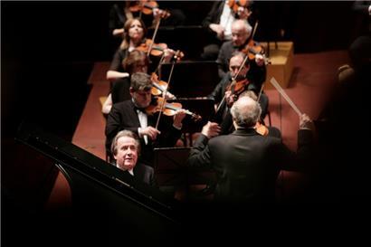 Buchbinder, ein der Tradition stark verpflichteter Interpret, ist aber alles andere als ein konservativer Pianist, der sich auf seinen Lorbeeren ausruht
