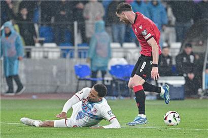 Budu Siwsiwadse (hier gegen den Luxemburger Marvin Martins) ist einer der Hoffnungsträger der Kaukasen
