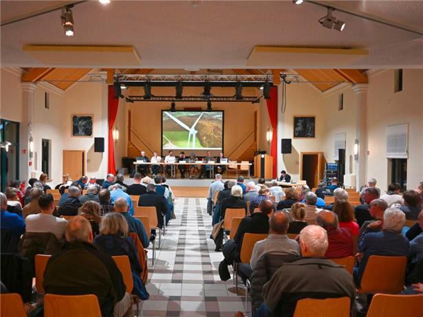 Bürger aus den benachbarten französischen Kommunen hatten den Saal bereits vor der Fragestunde verlassen
