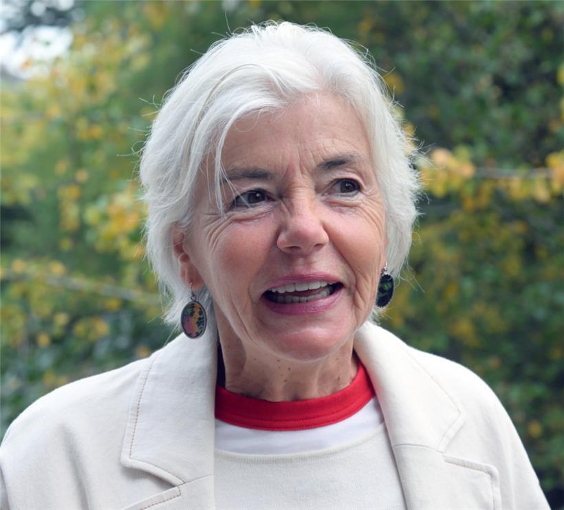 Bürgerin Simone begrüßt die Geschwindigkeitsbegrenzung auf 30 km/h, wünscht sich allerdings, dass diese auch eingehalten wird
