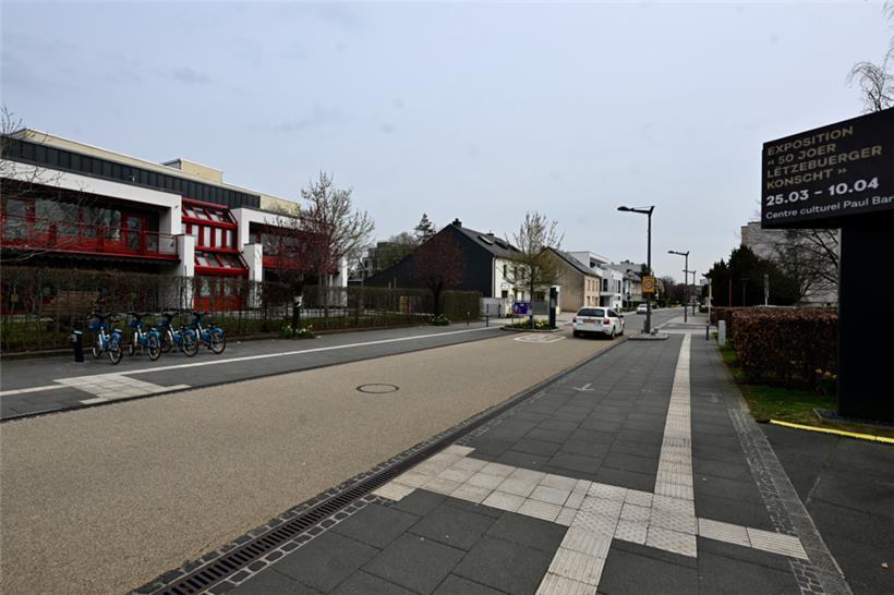 Bürgerinnen und Bürger aus Strassen bemängeln, dass die rue des Romains von viel...