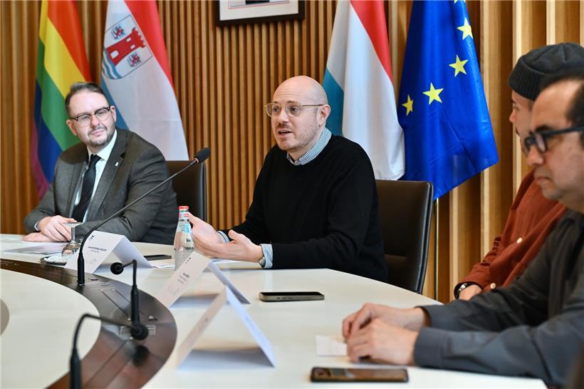 Bürgermeister Christian Weis und Experten präsentieren das neue Beteiligungsformat „Assemblée citoyenne“ für Bürgerbeteiligung