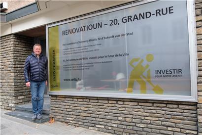 Bürgermeister Fränk Arndt kann sich freuen: Im Rahmen des neuen „Pacte logement“ erhält seine Stadt für Renovierung und Modernisierung im Zentrum von Wiltz finanzielle Unterstützung vom Staat. In den von der Gemeinde aufgekauften Häuser wird hochwertig saniert. Ins Erdgeschoss kommt ein Geschäft hin. In den oberen Stockwerken sind Wohnungen vorgesehen.
