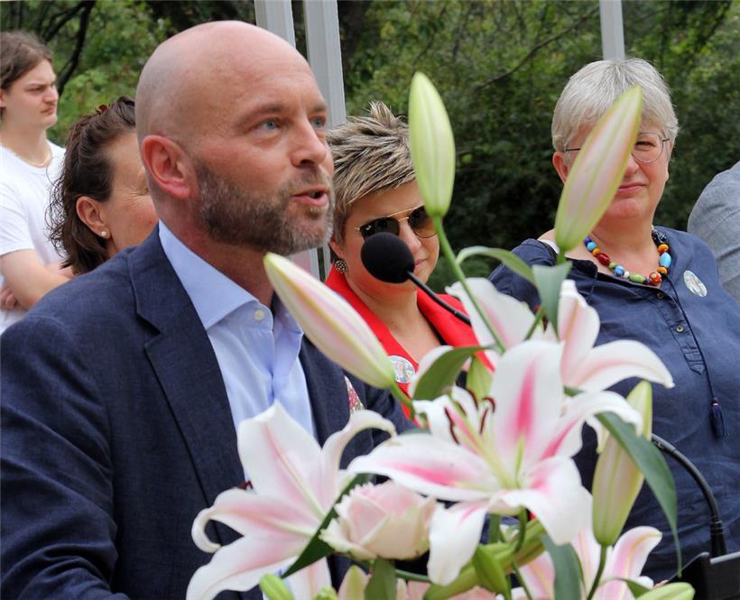 Bürgermeister Max Hengel unterstrich die Verdienste der Weinköniginnen in Sachen...
