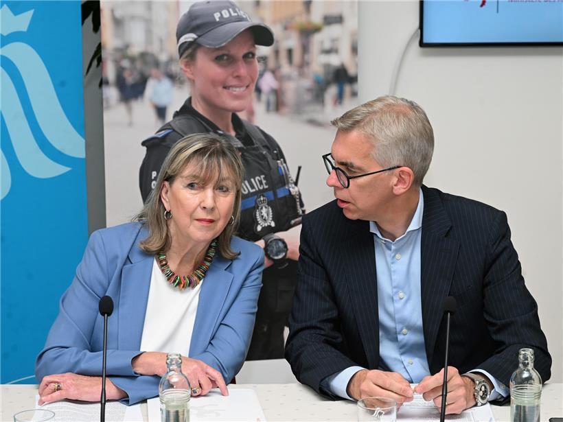 Bürgermeisterin Lydie Polfer und Innenminister Léon Gloden diskutieren ohne Lösungen am Bahnhofsviertel Problem