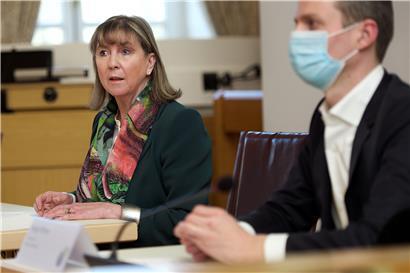 Bürgermeisterin Lydie Polfer (r. der Erste Schöffe Serge Wilmes, CSV) verteidigte vehement das private Sicherheitskonzept

