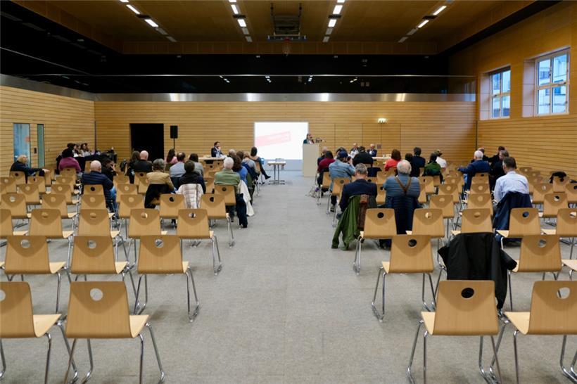 Bürgermeisterin Lydie Polfer sprach im „Centre sociétaire“ mit Bewohnern des Bah...
