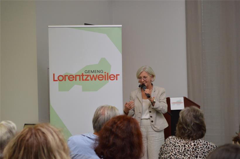 Bürgermeisterin Marguy Kirsch-Hirtt stellte den Bürgern der Gemeinde das neue Logo am Donnerstagabend vor 
