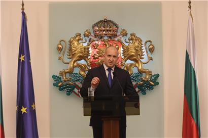 Bulgariens Präsident Rumen Radev bei Pressekonferenz zur Ankündigung seines Rücktritts vom Amt des Staatspräsidenten