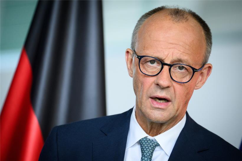 Bundeskanzler Friedrich Merz (CDU) äußert sich nach der Sitzung des Sicherheitskabinetts zu den Konflikten im Nahen Osten im Bundeskanzleramt
