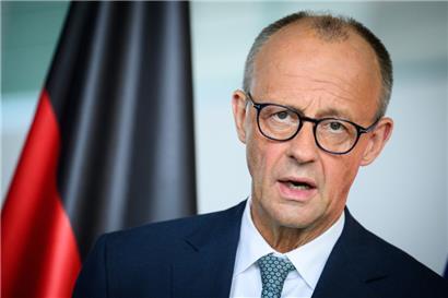 Bundeskanzler Friedrich Merz (CDU) äußert sich nach der Sitzung des Sicherheitskabinetts zu den Konflikten im Nahen Osten im Bundeskanzleramt
