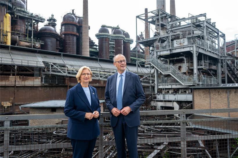 Bundeskanzler Friedrich Merz (CDU) und die saarländische Ministerpräsidentin Anke Rehlinger (SPD) in der Völklinger Hütte
