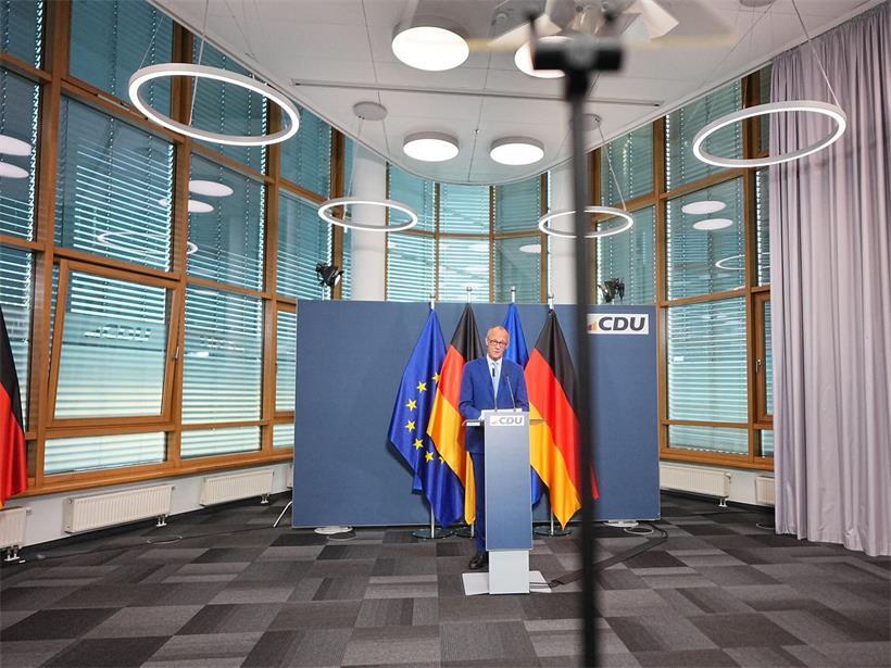 Bundeskanzler Friedrich Merz wendet sich nach den ersten Wahlprognosen an die Öffentlichkeit