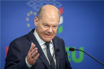 Bundeskanzler Olaf Scholz zeigt sich offen für Verhandlungen zum Zeitplan der Bundestagswahl
