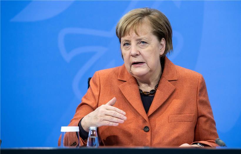 Bundeskanzlerin Angela Merkel (CDU) äußert sich nach der Schaltkonferenz von ihr mit den Ministerpräsidenten der Länder bei einer Pressekonferenz im Bundeskanzleramt zum weiteren Vorgehen in der Corona-Krise.
