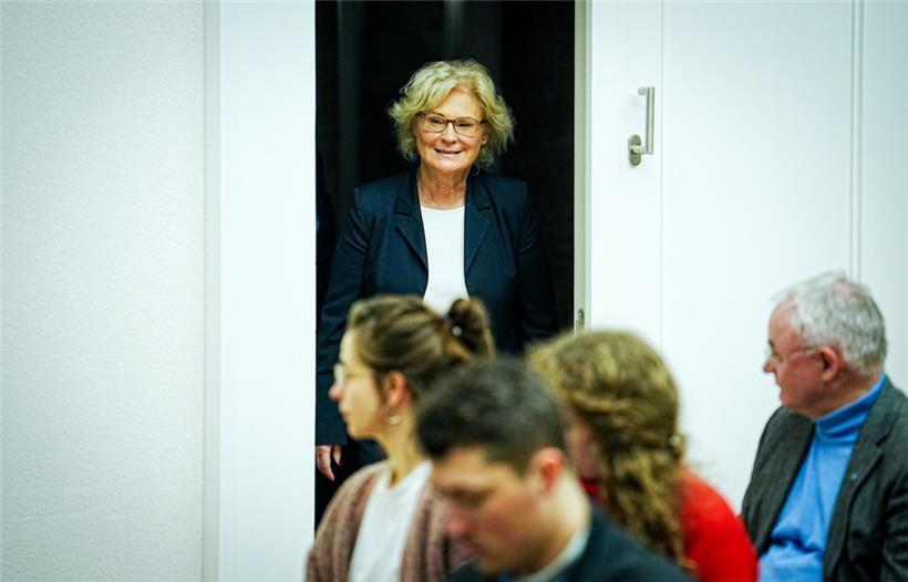 Bundesverteidigungsministerin Christine Lambrecht (SPD) kommt am 13. Januar zum Pressestatement zu den Pannen beim Schützenpanzer Puma in ihrem Ministerium. 
