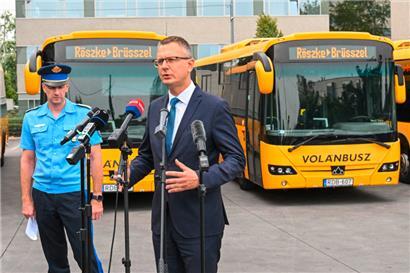 Busse sollen Migranten und Flüchtlinge nach Brüssel karren: Ungarns Regierung ist sich für keine Provokation zu schade, doch Deutschlands Grenzkontrollen schaden Europa mehr als ungarischer Aktionismus
