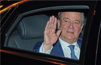 CDU-Kandidat Armin Laschet kommt nach der TV-Runde zurück ins Konrad-Adenauer-Haus

