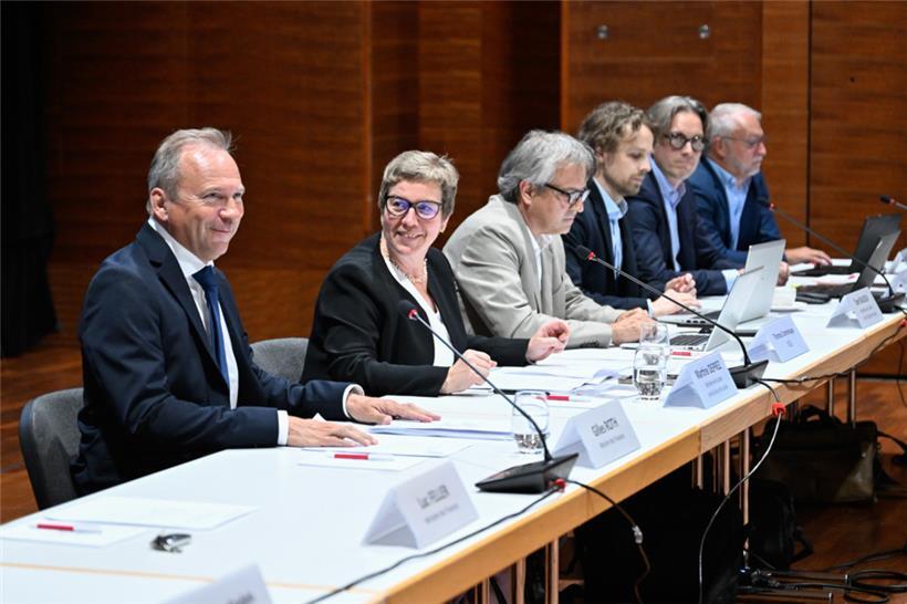 CSV-Finanzminister Gilles Roth (l.) war als Special Guest anwesend, weil der Staat künftig Leistungen bezahlen soll, für die bislang noch die Krankenversicherung aufkommt
