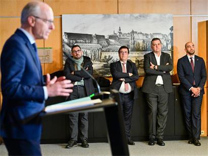 CSV-Premier Luc Frieden, Christophe Knebeler (LCGB), Steve Heiliger (CGFP), Sylvain Hoffmann (CSL) und David Angel (OGBL) vergangene Woche auf Schloss Senningen