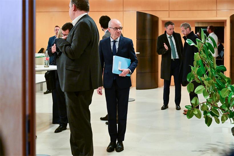 CSV-Premier Luc Frieden in der Sitzung des „Comité de suivi tripartite“ am Dienstag im Schloss Senningen