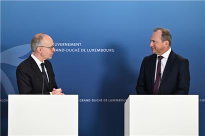 CSV-Premier Luc Frieden und sein „Dauphin“, Finanzminister Gilles Roth, Ende Januar 2024 bei einer Pressekonferenz nach dem Regierungsrat
