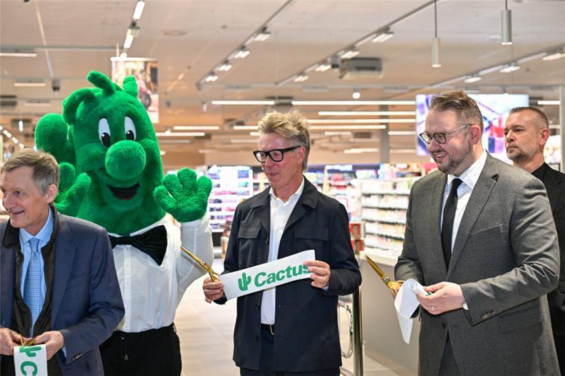 Cactus-CEO Laurent Schonckert (M.) und der Escher Bürgermeister Christian Weis (...