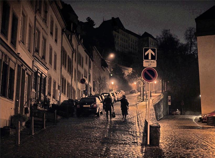 Camille (Dorothée Neff) et Thomas (Konstantin Rommelfangen), au début de leur déambulation 
