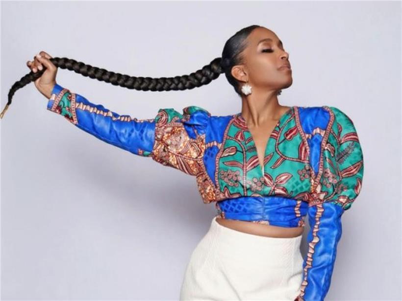 Porträt von Carisa Dias, professionelle Referentin und Expertin für Unternehmenskommunikation