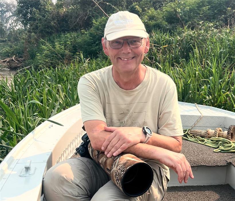 Carlo Medinger in einem Boot im brasilianischen Pantanal
