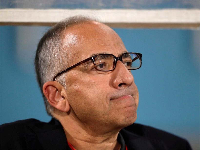 Carlos Cordeiro, damaliger Vize-Präsident des US-Fußballverbands USSF, beobachtet das Training seines Teams vor dem WM-Qualifikationsspiel gegen Trinidad und Tobago