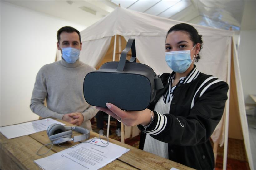 Carlos und Nathalie betreuten am Freitag die Besucher der virtuellen Ausstellung